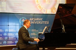 İtalyan müzisyen Angelo Martino ASÜ’de piyano resitali sundu