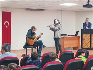 Çocuklar İçin Dört El Piyano Dinletisi