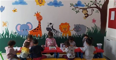 Çocuk Sevgi Evleri Duvar Renklendirme Etkinliği